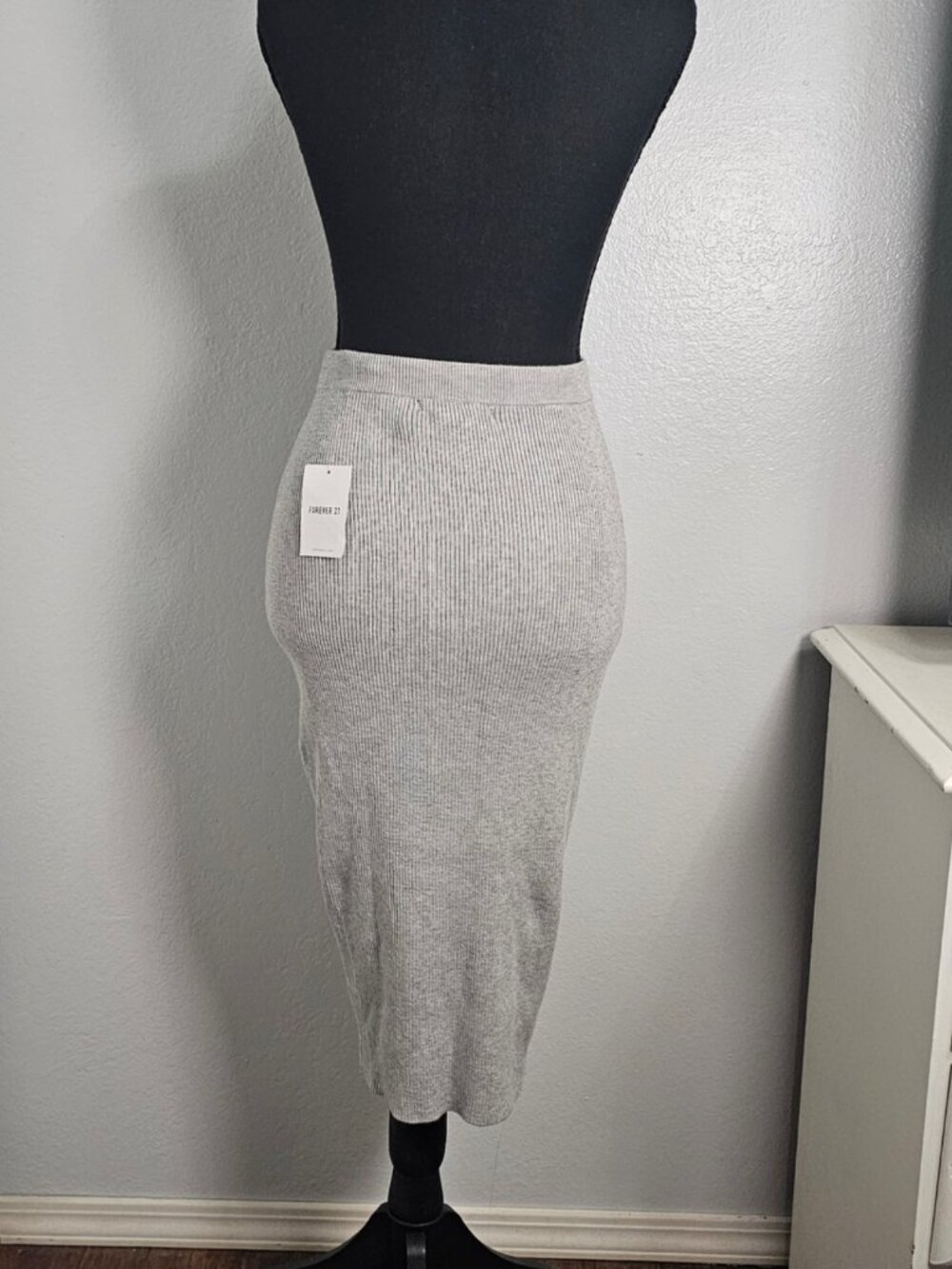 NEW Forever 21 Ribbed Knit Midi Skirt in Heather Grey - Side Medium - Picture 3 of 6